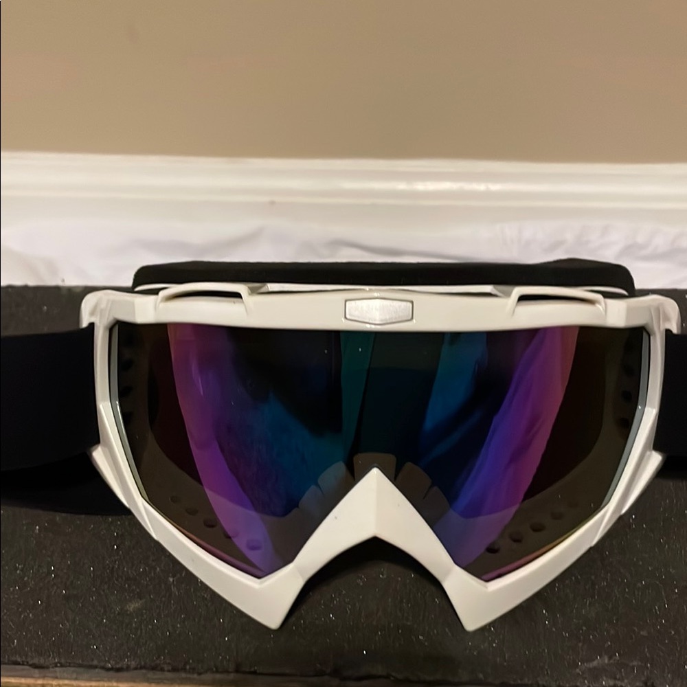 White Motorcross/ATV Goggles with Multicolor Lens
